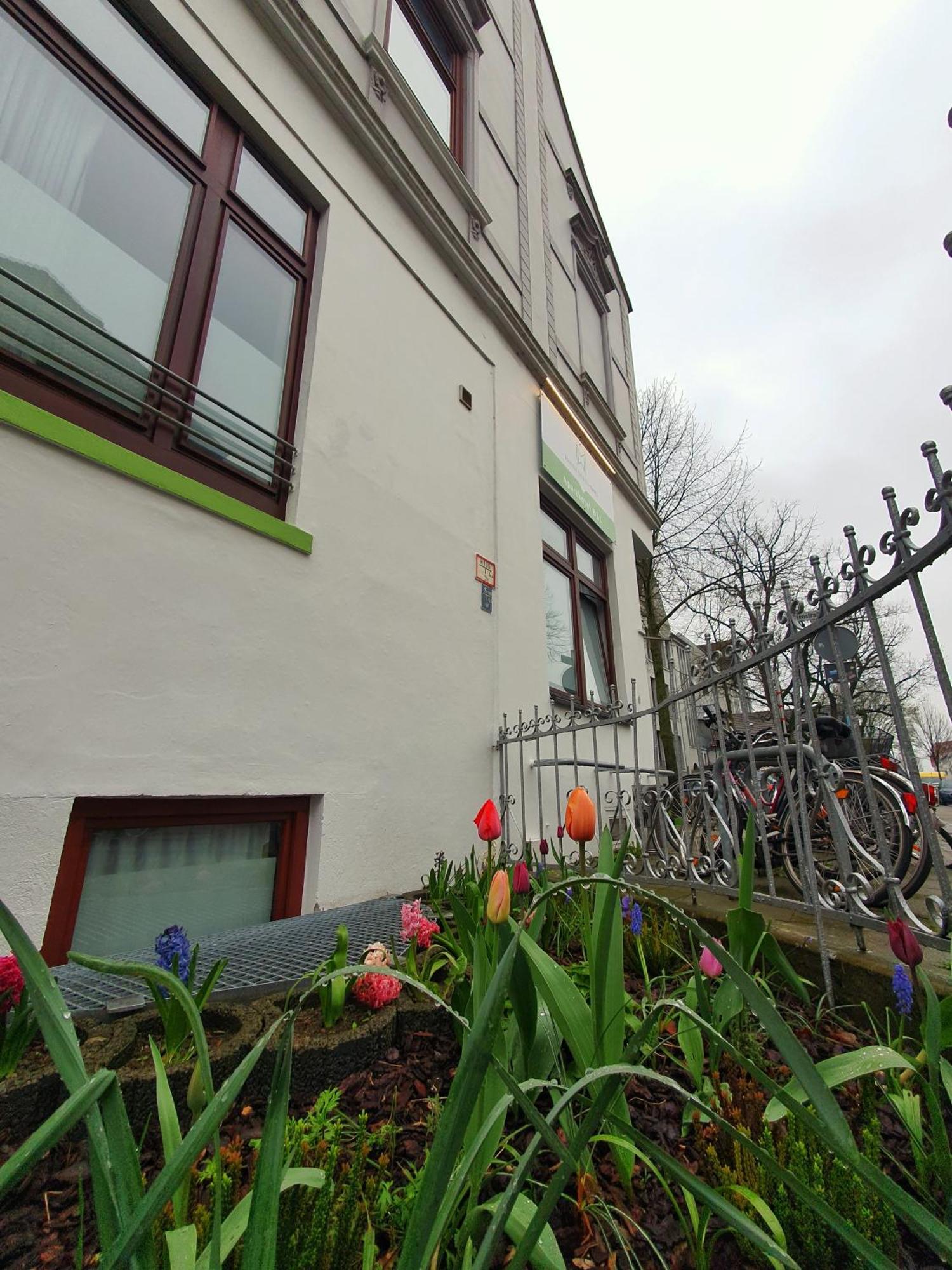 B & L Aparthotel 2*