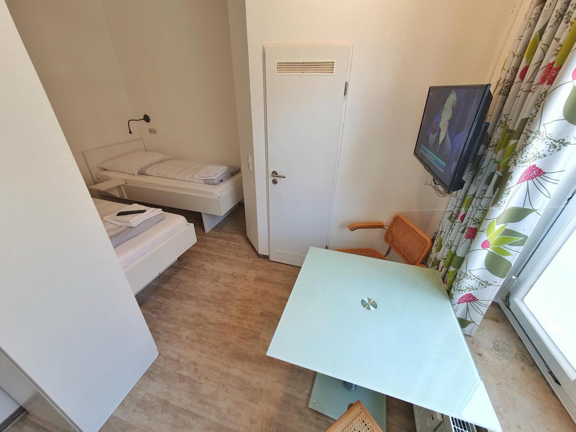 B & L Aparthotel