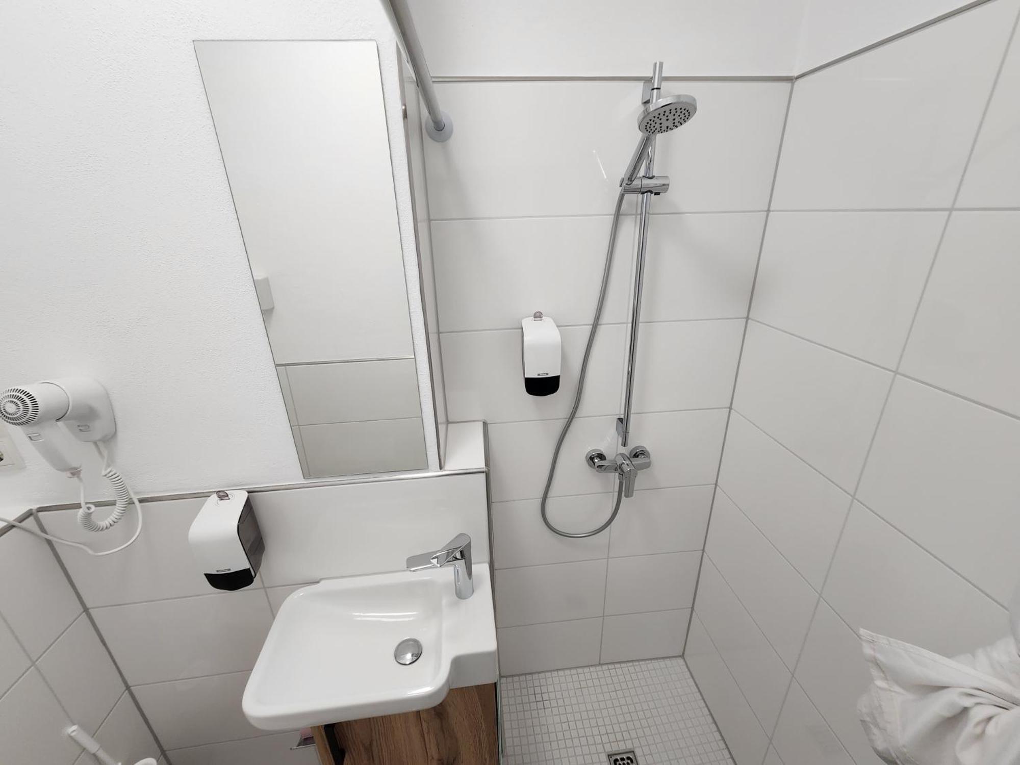 B & L Aparthotel BRE